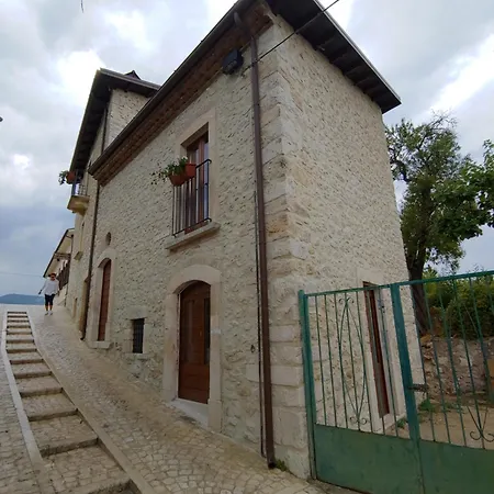 Castello Di Fagnano -albergo Diffuso & Feriehus Fagnano Alto