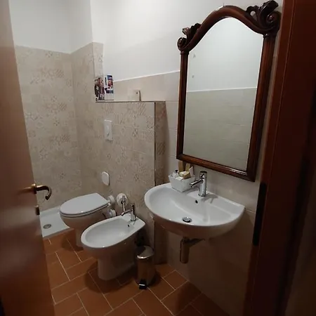 בית נופש Castello Di Fagnano -albergo Diffuso & *