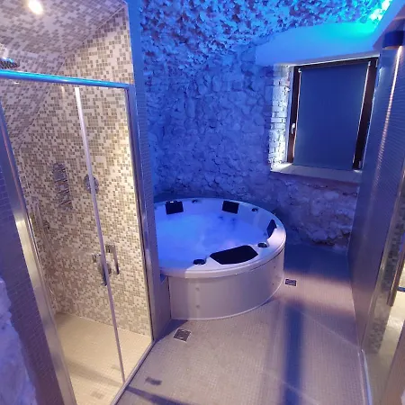 Castello Di Fagnano -albergo Diffuso &